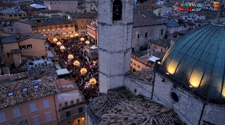 Carnevale di Ascoli, centro storico gremito tra satira e maschere